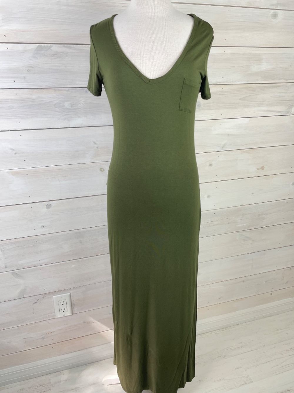Velvet Torch Army Green V-neck Short Sleeve Maxi Dress - Picture 4 of 8